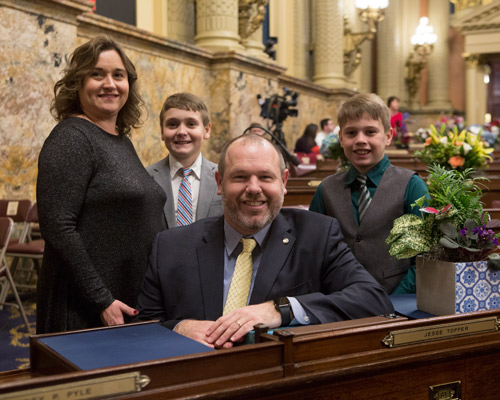Topper Takes Oath of Office for New Session 